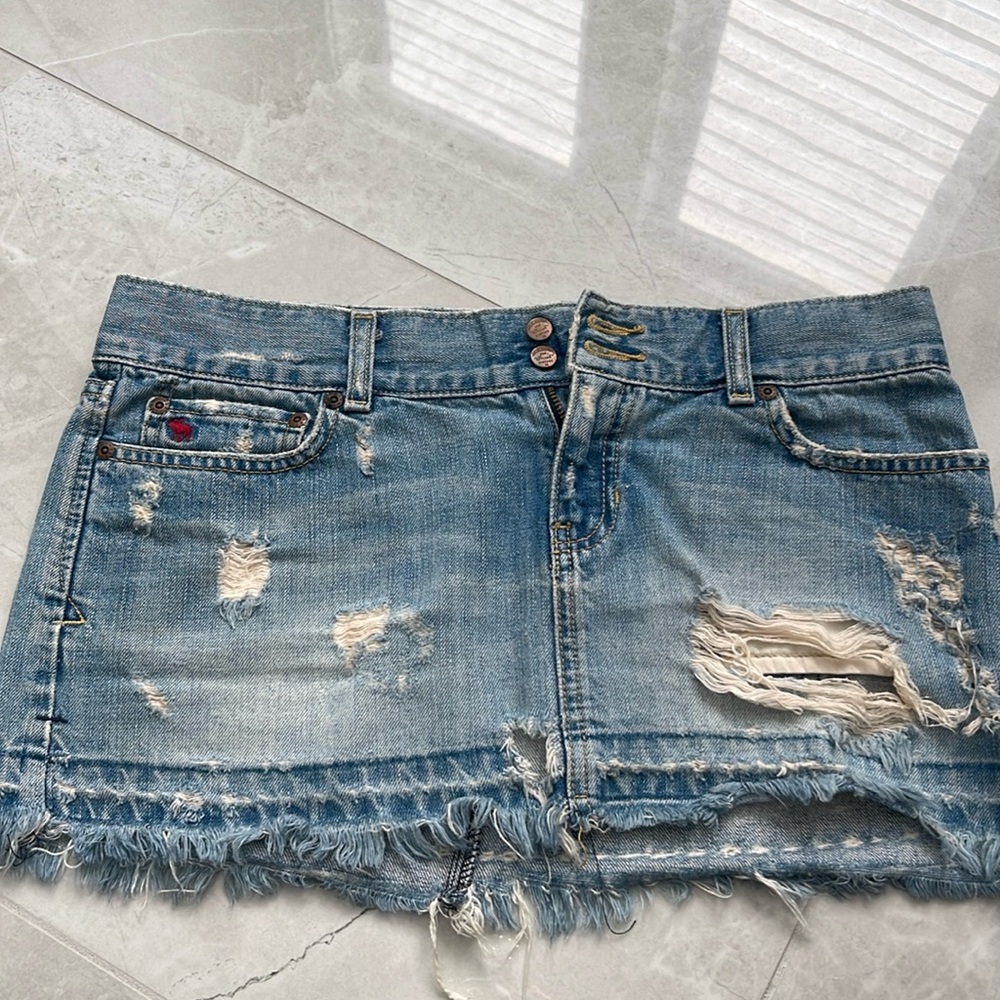 Jeans ripped skird